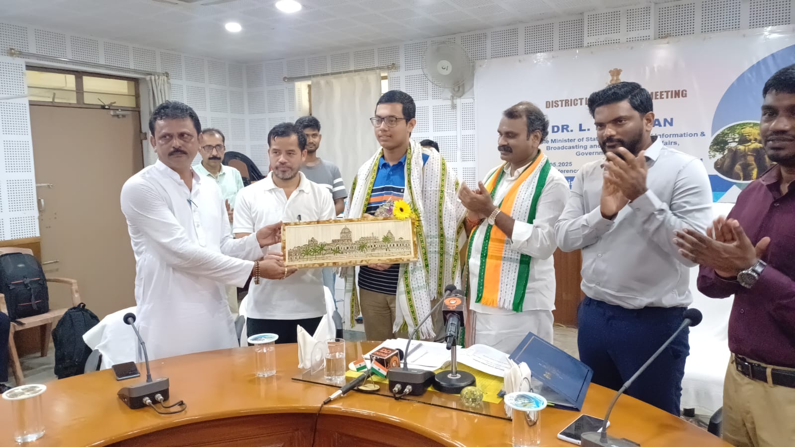 সিবিএসই’র মাধ্যমিকে ত্রিপুরায় প্রথম স্থানাধিকারী সুরজ বসুকে সমাননা