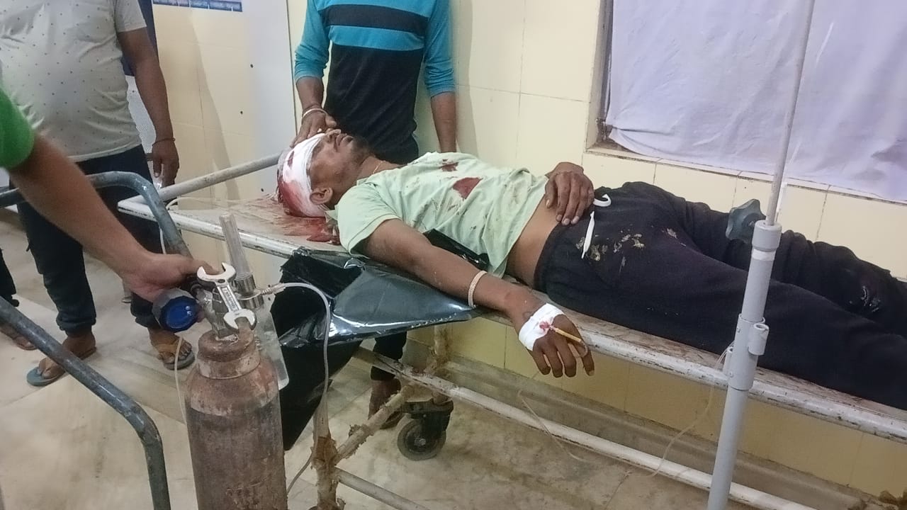 উদয়পুরে রাস্তার পাশে বেহুঁশ অবস্থায় রক্তাক্ত যুবক উদ্ধার