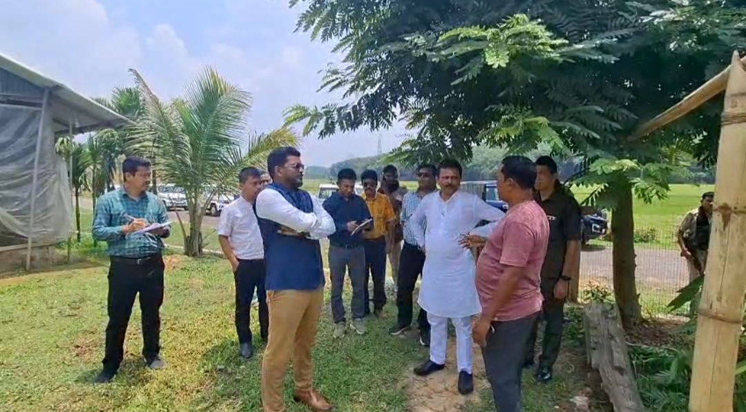 সাব্রুমে ক্ষতিগ্রস্ত খামার ও বাঁধ পরিদর্শন করলেন জেলা শাসক