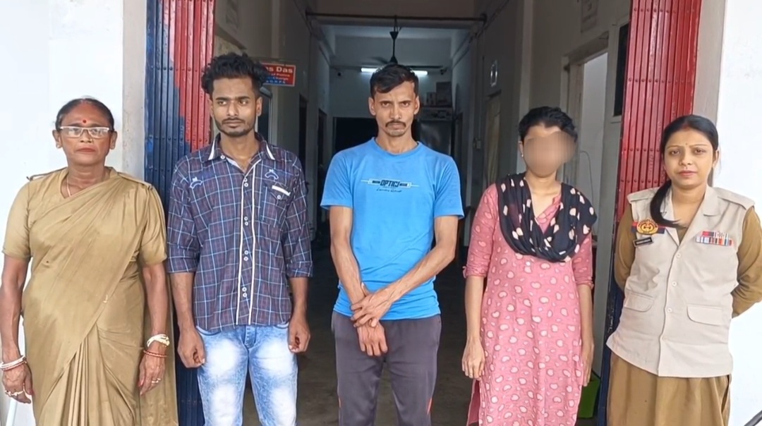 বেঙ্গালুরু পাড়ি দেওয়ার আগে আগরতলা স্টেশনে বাংলাদেশি মহিলা সহ গ্রেপ্তার তিন