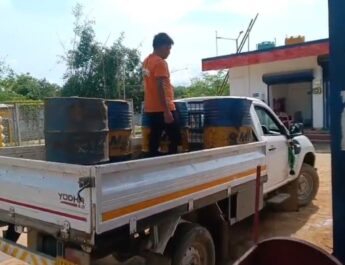 জ্বালানি সাশ্রয়ের আহ্বানের মধ্যেই পেট্রোল পাম্পে ভিড়, নেওয়া হচ্ছে ড্রামে ভরে, কালোবাজারির আশঙ্কা