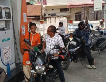 লিটারপ্রতি ৩.০৪ টাকা বেড়ে ত্রিপুরায় পেট্রোল ১০০.৫৪