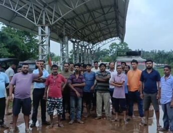 রাধানগরে মোটর শ্রমিকদের উপর হামলার প্রতিবাদে অনির্দিষ্টকালের কর্মবিরতির হুঁশিয়ারি, ভোগান্তিতে নিত্যযাত্রীরা