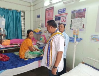 গান্ধীগ্রামে ভারতীয় মজদুর সংঘের প্রতিষ্ঠা দিবস উদযাপন, স্বাস্থ্যকেন্দ্রে রোগীদের ফল-মিষ্টি বিতরণ