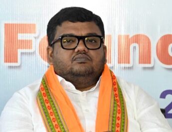 রক্তদানে কুসংস্কার ভেঙে এগিয়ে আসছেন নারী-পুরুষ : বিজেপি সভাপতি