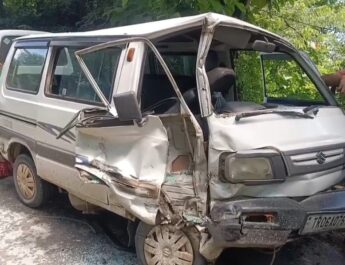 বড়মুড়ায় দুই গাড়ির মুখোমুখি সংঘর্ষে দুই মহিলা সহ আহত তিন
