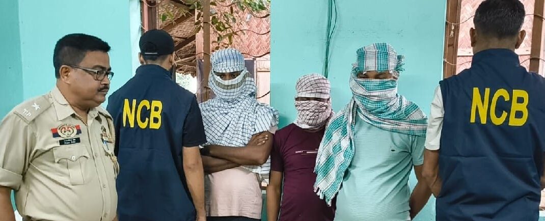 জোলাইবাড়িতে পাথর বোঝাই লরিতে তিন কোটি টাকার ইয়াবা উদ্ধার, গ্রেফতার ৩
