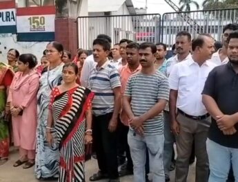 মদ্যপ অবস্থায় মা-বাবাকে মারধরের অভিযোগ, পুলিশ সুপারের দ্বারস্থ এলাকাবাসী