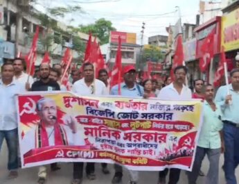 মানিক সরকারের গাড়ি আটকে দেওয়ার অভিযোগ, ধর্মনগরে সিপিআই(এম)-এর প্রতিবাদ মিছিল