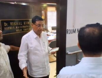 বৈঠকের সময় বদলের খবরই পেলেন না বিধায়ক গোপাল, সভাস্থলে এসে ক্ষোভে বয়কট