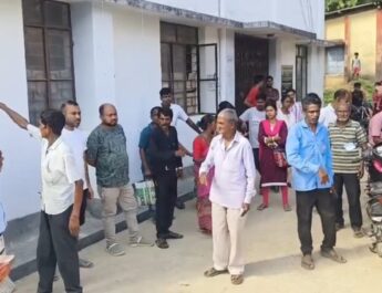 রিচার্জ বন্ধ, বিদ্যুৎ বিচ্ছিন্ন! কুমারঘাটে নিগমের অফিসে গ্রাহকদের বিক্ষোভ