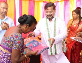 গণবণ্টন ব্যবস্থার মেরুদণ্ড শ্রমিকরা : খাদ্যমন্ত্রী সুশান্ত